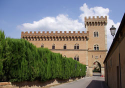 Bolgheri e altri borghi medioevali della Toscana nei dintorni di Villa Graziani a Vada